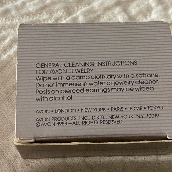 Avon earrings and bracelet pastel parfait set. - Picture 9 of 11